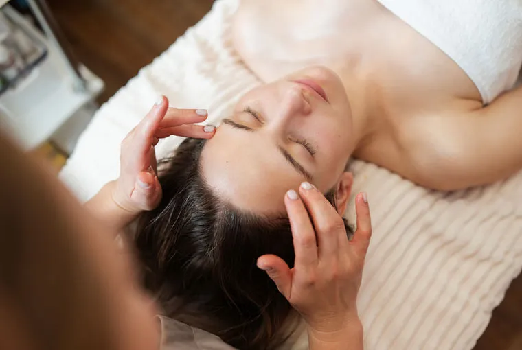 Relaxing head and scalp massage
